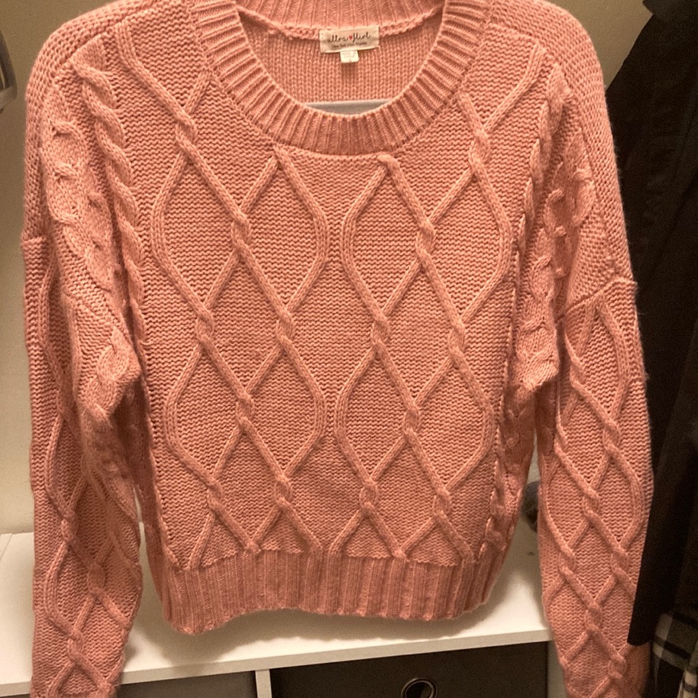 Normal fit lightweight pink sweater